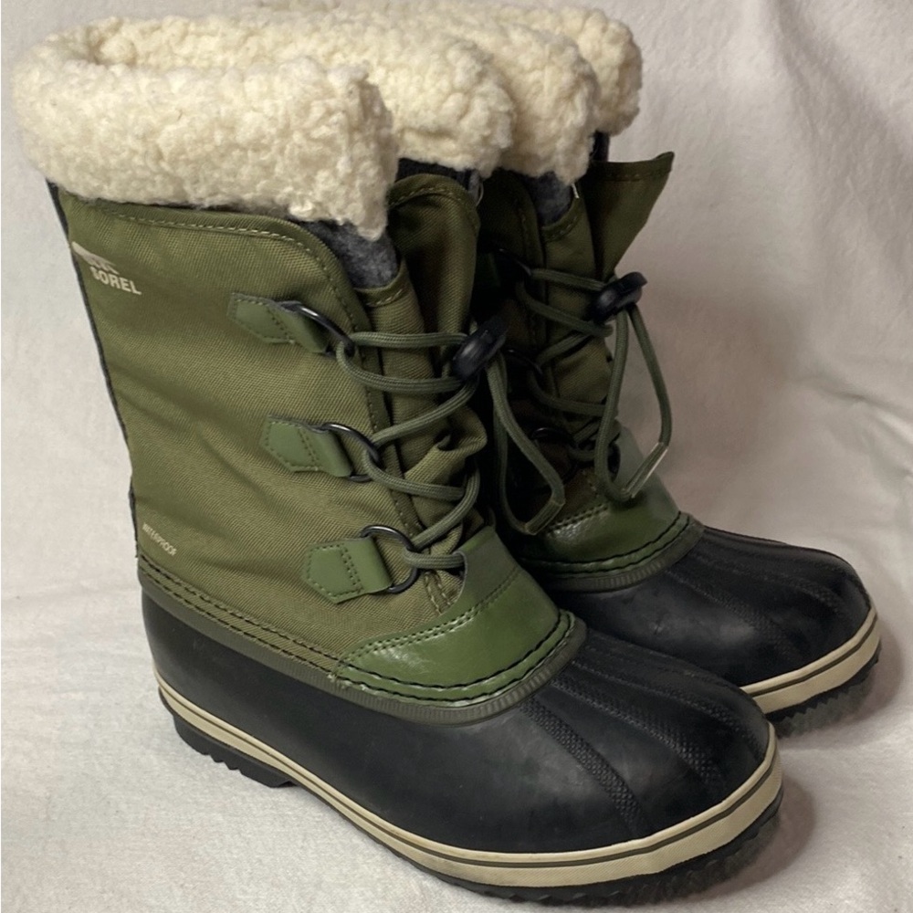 Sorel Olive Green and Black Women's Insulated Winter Boots with Shearling Cuff